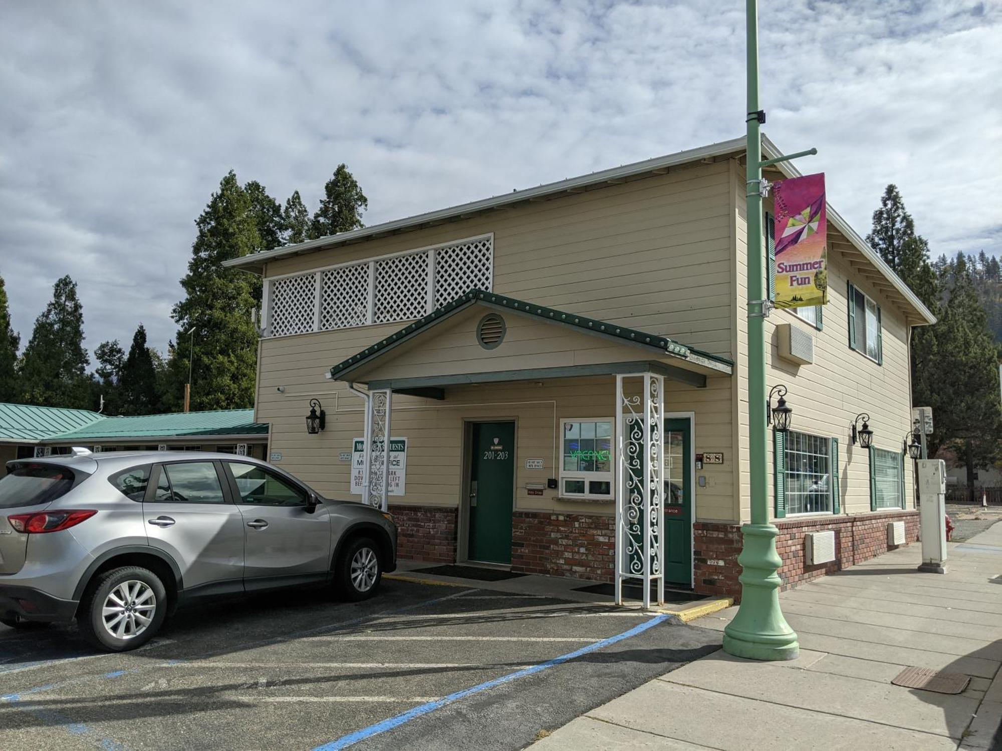 Hi-Lo Motel, Cafe And Rv Park Weed Exterior photo